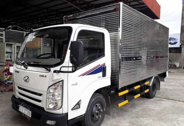 Xe tải 2.5 tấn thùng kín cho thuê tại Taxi tải 365